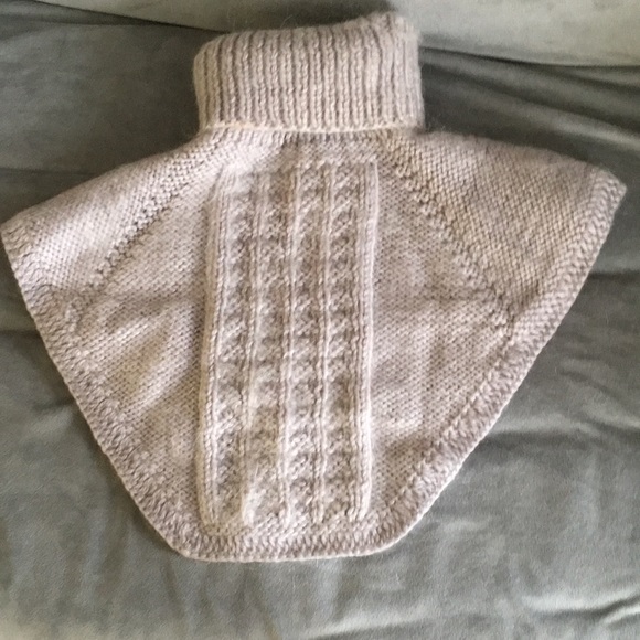 Handmade 100%wool collar scarf - Picture 3 of 3